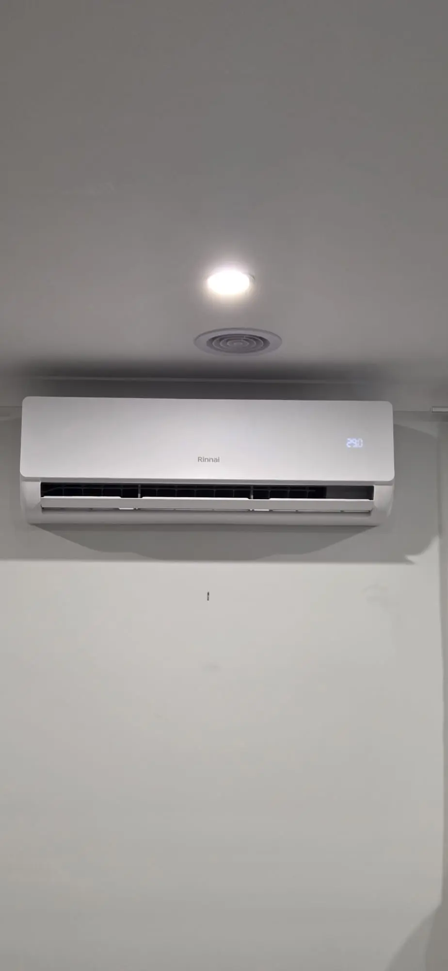 Residential air conditioning outdoor unit installation Melbourne